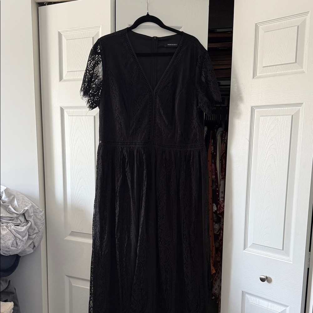 Elegant Black Lace Maxi Dress